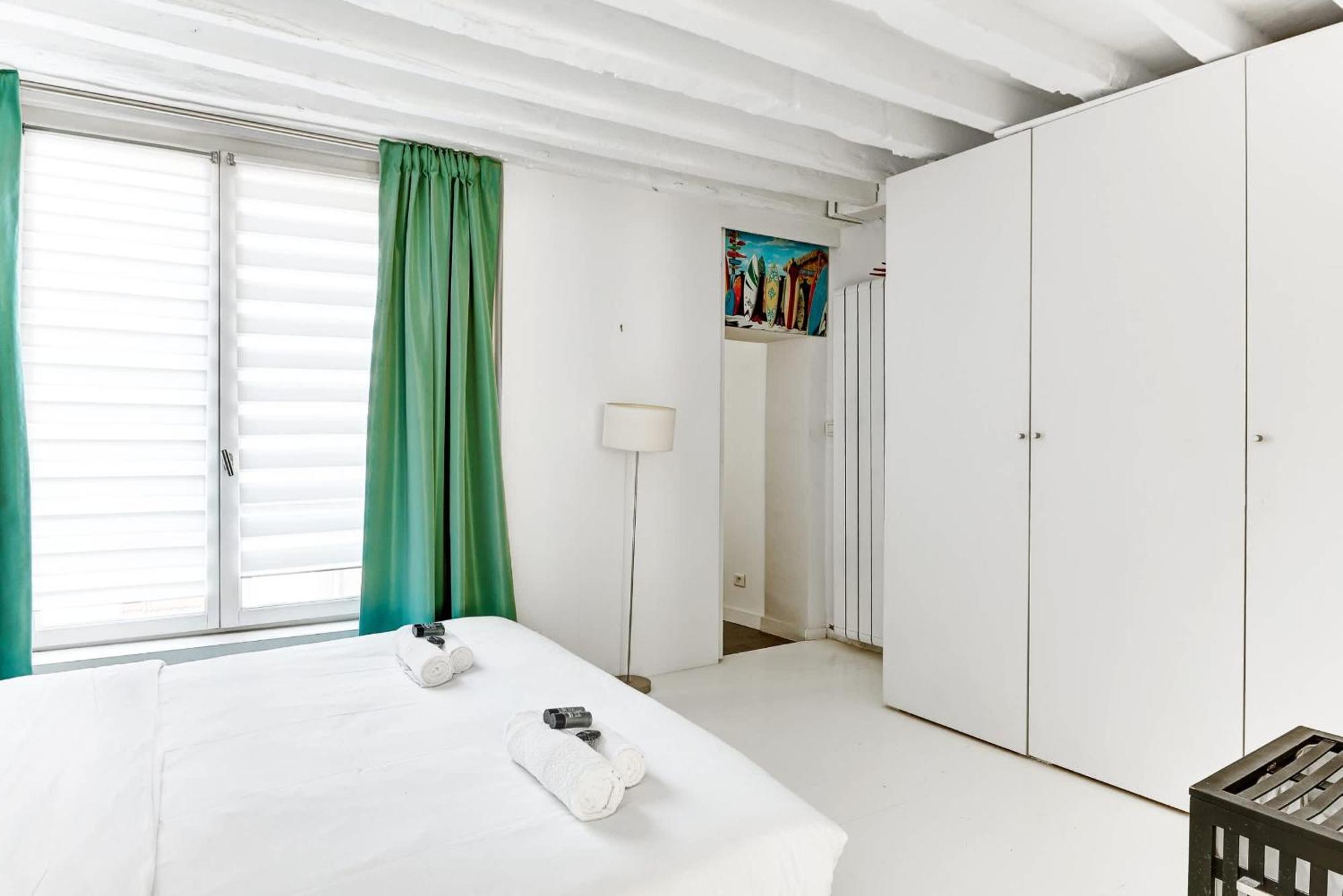 Apartment Rue Montorgueil Calme Et Design